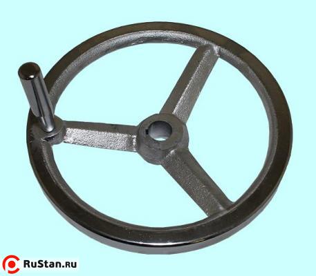 Маховик 250х25х50х8мм (DxdxHxb) с 3-мя спицами, чугун "TLX" с ручкой фото №1 Маховик 250х25х50х8мм (DxdxHxb) с 3-мя спицами, чугун "TLX" с ручкой фото №1