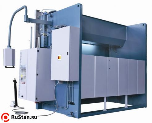 Гидравлический гибочный пресс Durma серии AD-R фото №3 Гидравлический гибочный пресс Durma серии AD-R фото №3