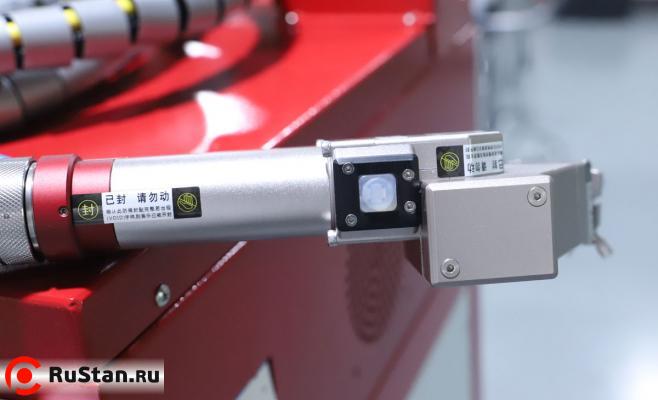 Кнопка включения. Лазерная сварочная головка Hanwei с регулировкаой сварного шва фото №5 Raptor HS-HW1000 фото №5