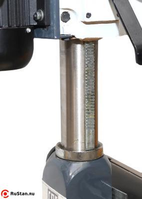 Фрезерная головка может поворачиваться вокруг вертикальной оси. фото №2 Фрезерная головка может поворачиваться вокруг вертикальной оси. фото №2