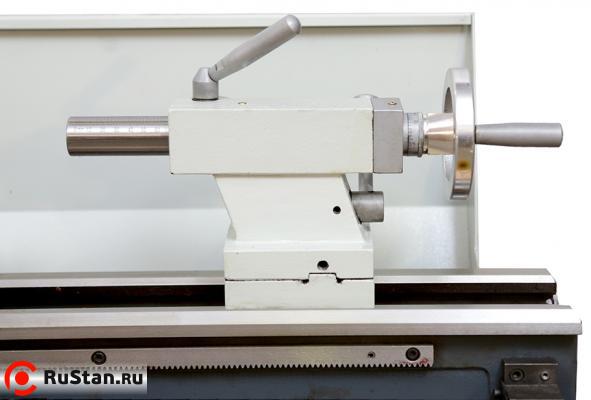 Для ослабления задней бабки с целью установки глубины сверления и закрепления длинных заготовок в центрах станок оснащен быстрозажимным зажимом.Вылет пиноли задней бабки составляет 60 мм фото №3 METAL MASTER MML 2550MV фото №3