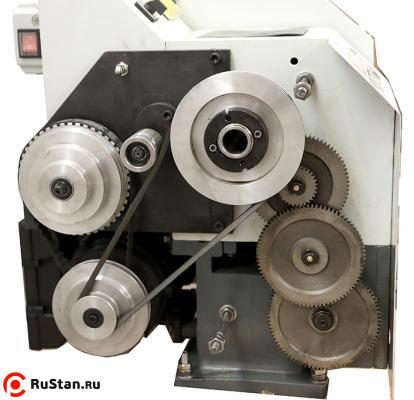 Главное преимущество токарного станка: Наличие металлических шестерней обладающих высоким ресурсом и повышенной износостойкостью, а наличие клиновидного ремня позволит избежать повреждения двигателя при превышении нагрузки на шпиндель фото №11 METAL MASTER MML 2870MV фото №11