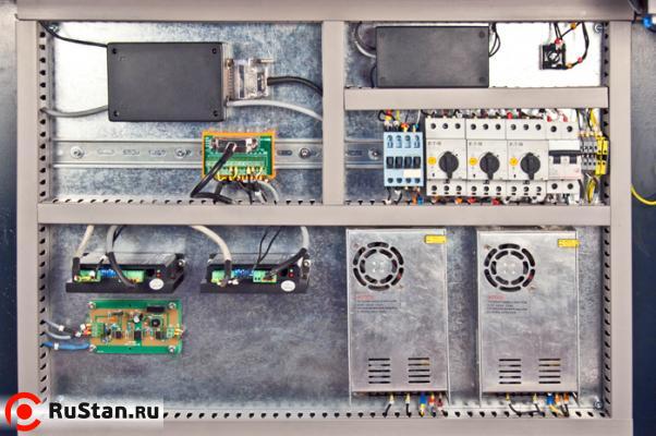 Настольный токарный станок TU2304V CNC фото №10 Настольный токарный станок TU2304V CNC фото №10