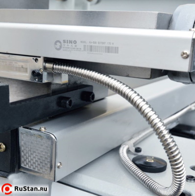 Продольная, поперечная и тонкая продольная подачи оснащены оптическими линейками с точностью позиционирования ±5 мкм. фото №14 METAL MASTER Z51200 фото №14