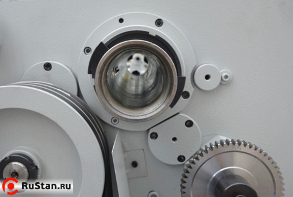 Внутренний диаметр шпинделя составляет 80 мм. фото №6 METAL MASTER Z51200 DRO RFS фото №6